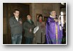 La porte de l'Eglise est le lieu de l'entrée.